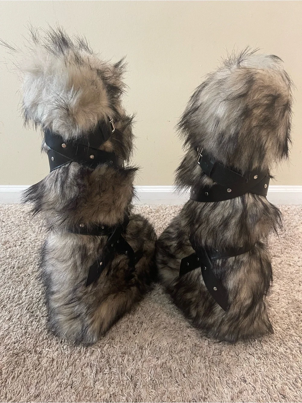 WILD INSTINCTS FAUX FUR BOOTS - OFF WHITE Sz 9